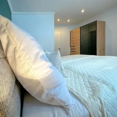 Goldberg-aparts Tal راوريس