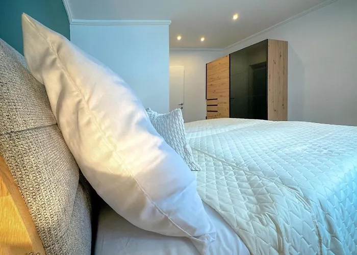 Goldberg-aparts Tal راوريس